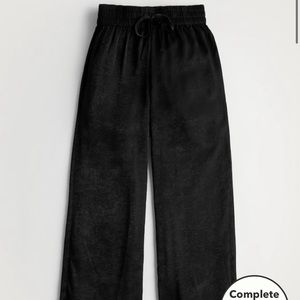 Selling this beautiful satin 2 piece set! Brand new never been worn with tags.